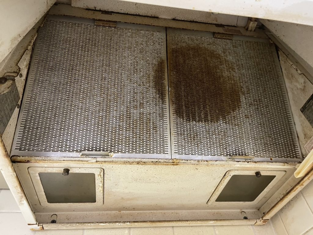 レンジフードの油汚れを徹底洗浄
